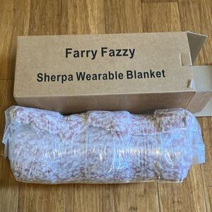 Sherpa Wearable Blanket - Pink